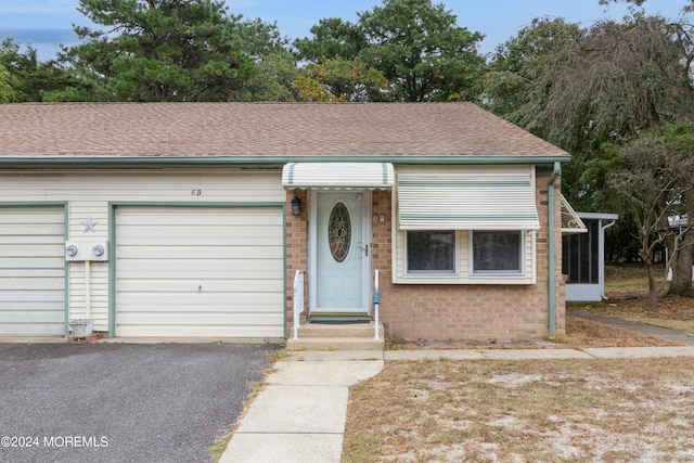 view of front facade featuring a garage