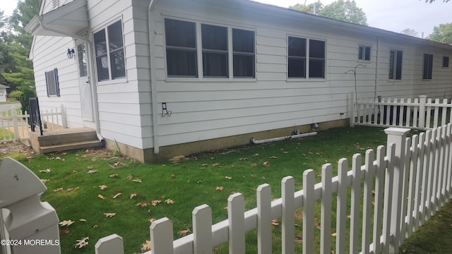 view of side of property featuring a yard