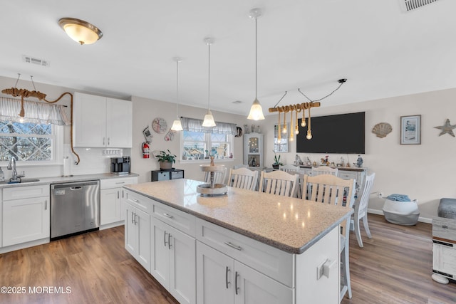 318 Bayview Ave, Union Beach, NJ 07735 - kitchen featuring a sink, a healthy amount of sunlight, dishwasher, and a center island