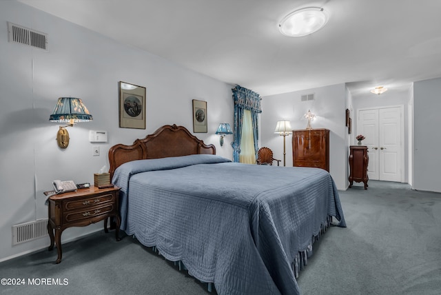 bedroom featuring carpet floors