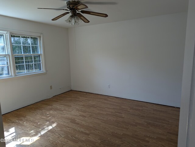 unfurnished room featuring ceiling fan and hardwood / wood-style flooring