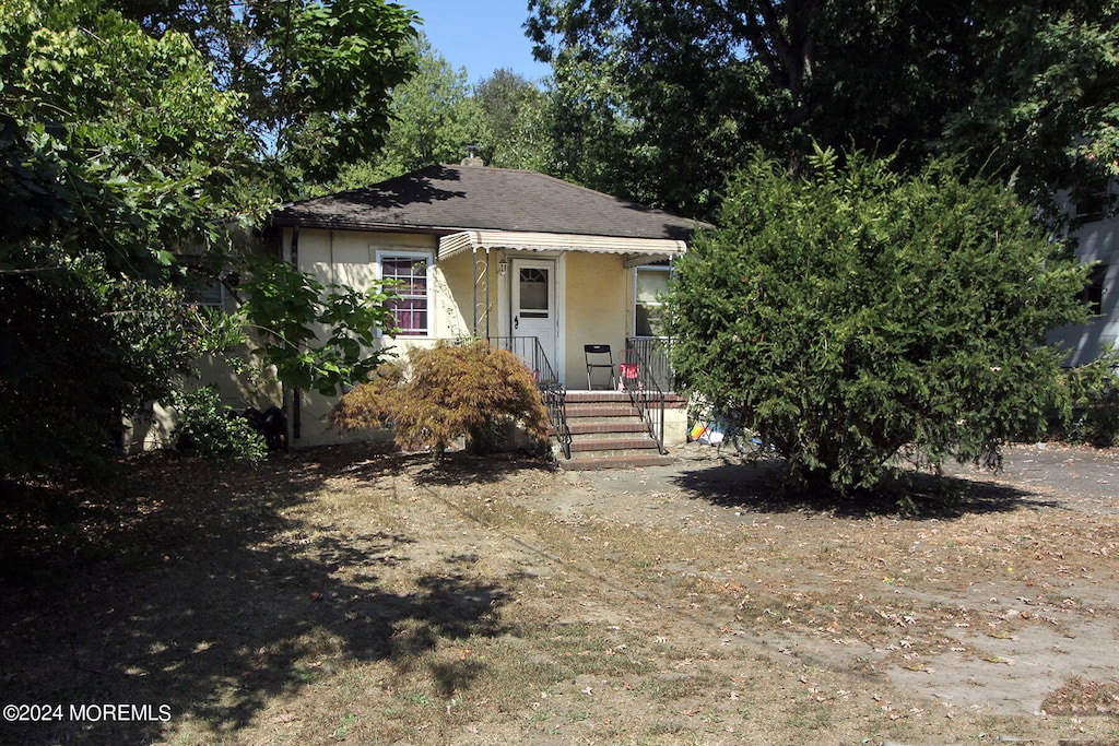 bungalow-style house featuring covered porch