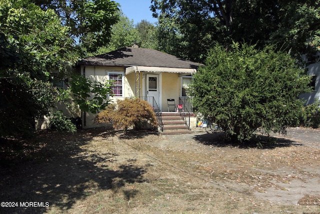 bungalow-style house featuring covered porch