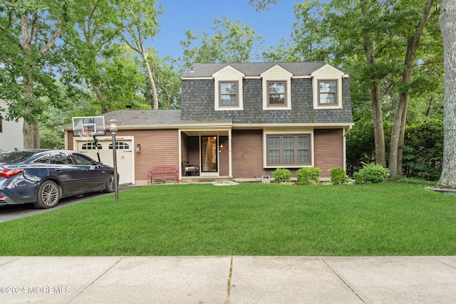 view of front of home featuring a front yard