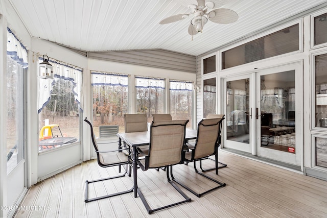 sunroom / solarium featuring lofted ceiling and ceiling fan