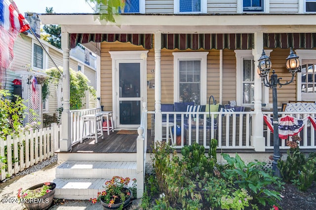 entrance to property featuring covered porch