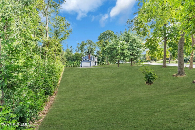 view of yard with a garage