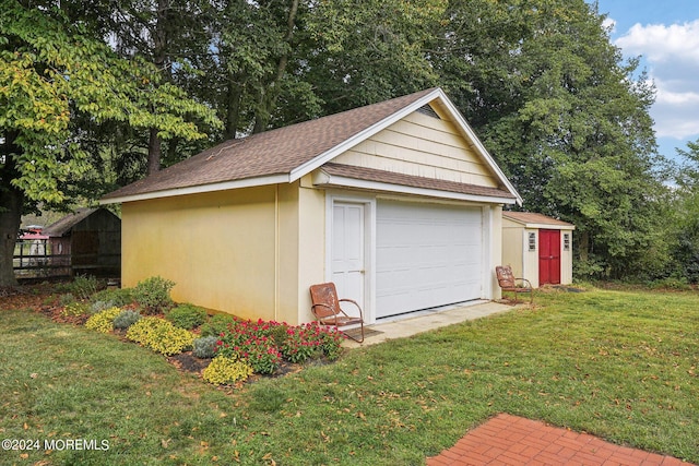 view of detached garage