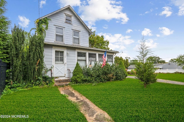 view of front of home with a front lawn