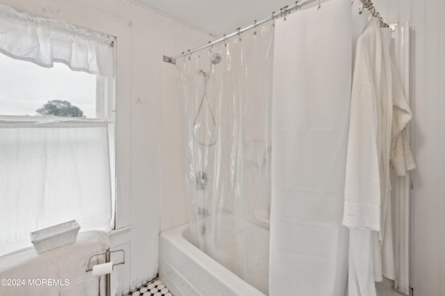 bathroom with shower / tub combo with curtain