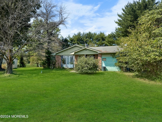 view of front of house with a front yard