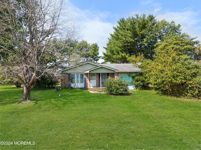 view of front of house with a front yard