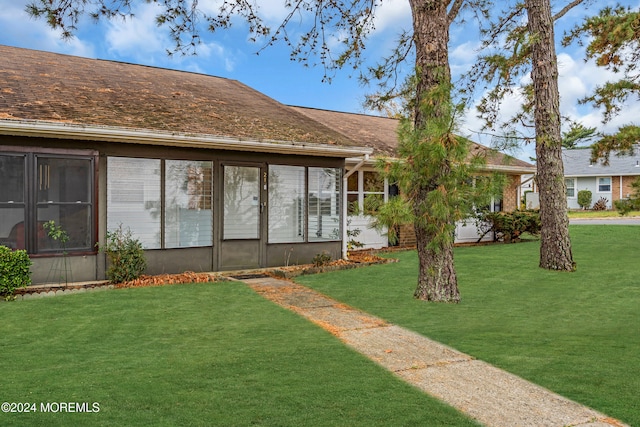 back of house featuring a yard