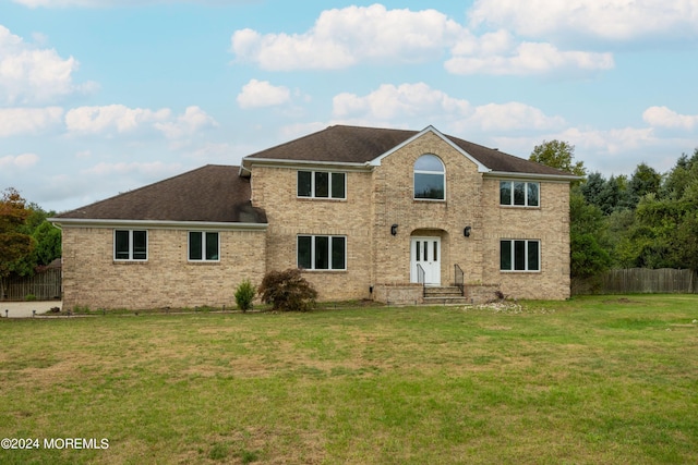 view of front facade with a front lawn