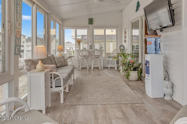 sunroom with lofted ceiling and ceiling fan