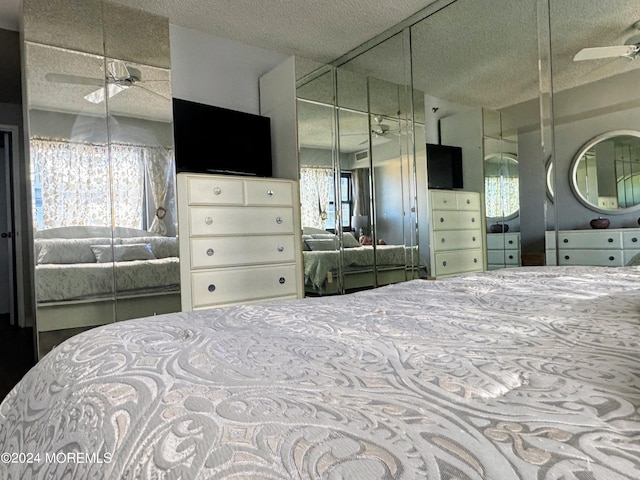 bedroom featuring a textured ceiling and ceiling fan