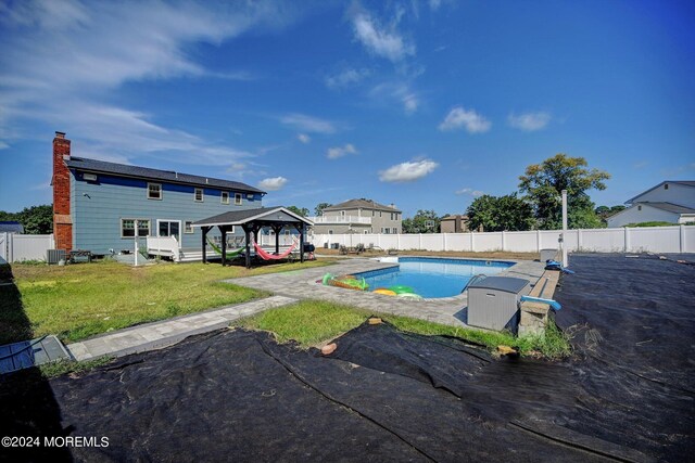 view of swimming pool with a lawn