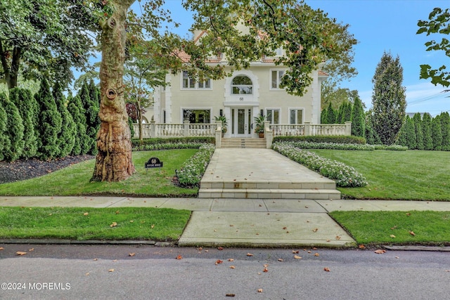 view of front of home with a front lawn