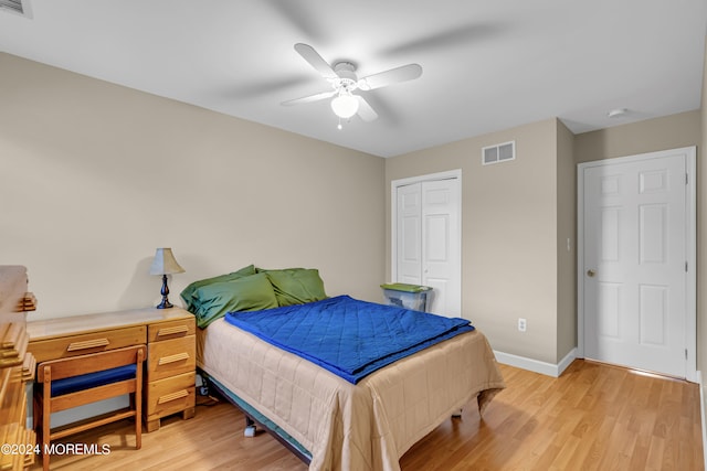 bedroom featuring ceiling fan, light wood-type flooring, and a closet