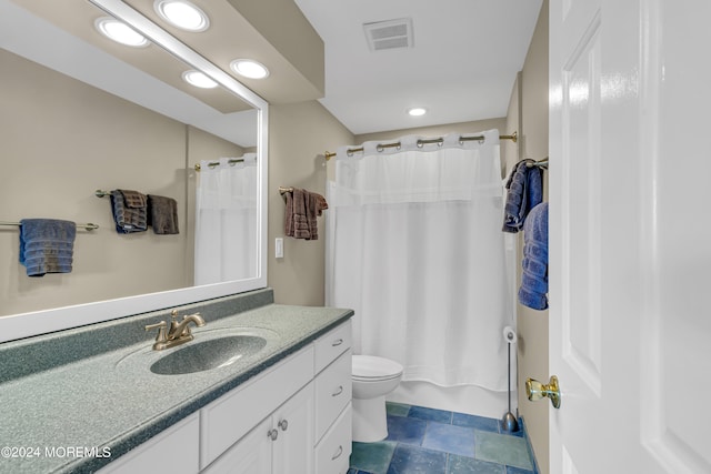 full bathroom featuring shower / tub combo with curtain, vanity, and toilet