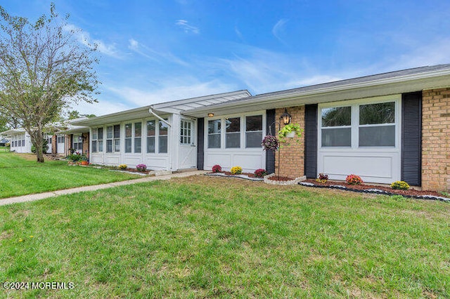 ranch-style house with a front yard