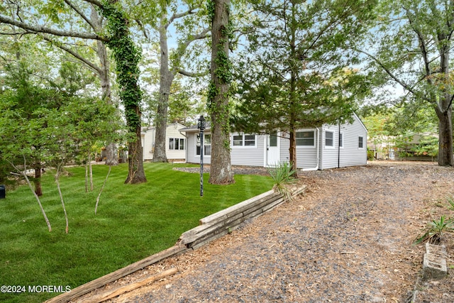 view of front of home featuring a front yard