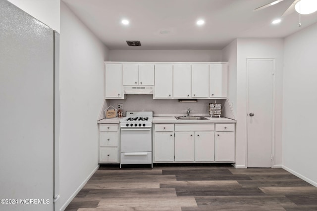 kitchen with white range, sink, white cabinetry, dark hardwood / wood-style flooring, and ceiling fan