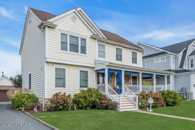 view of front of house featuring a front lawn and covered porch