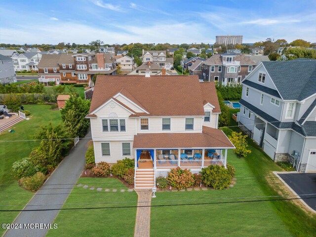 view of front of house featuring a porch and a front yard