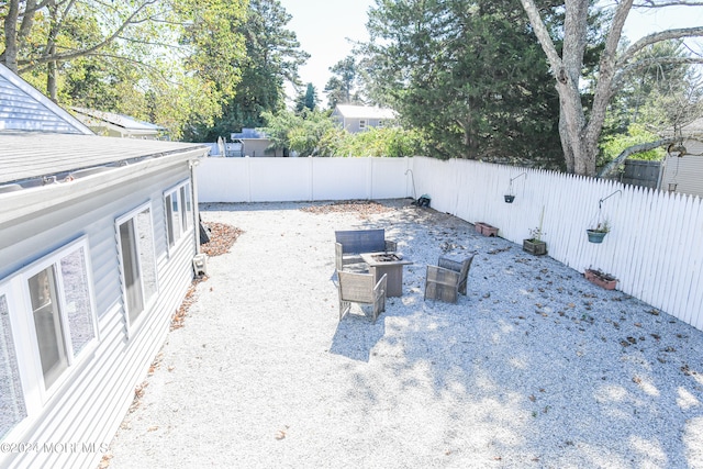 view of yard featuring a patio area