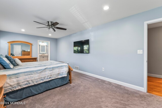 bedroom with carpet flooring, ensuite bath, and ceiling fan