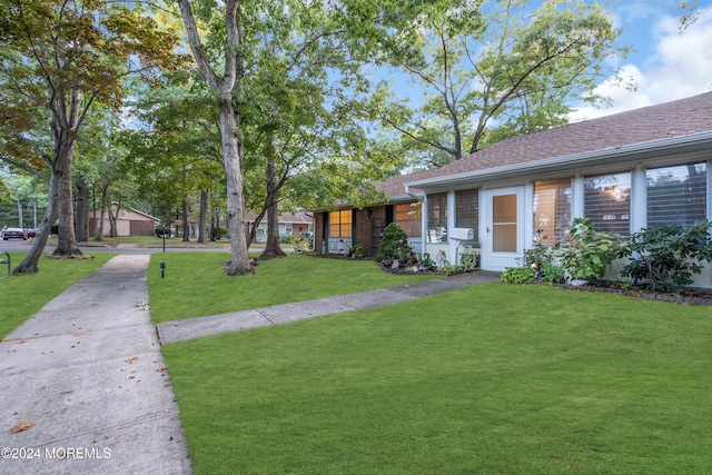 view of front of property with a front yard