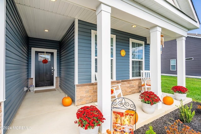 entrance to property featuring a porch