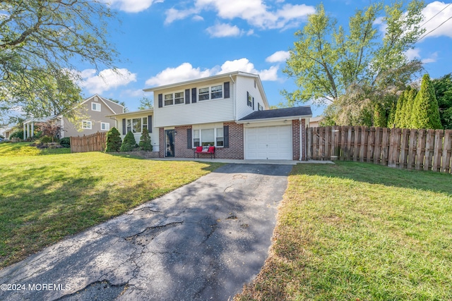 view of front of home featuring a front yard and a garage