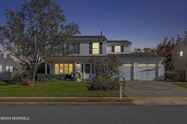 view of front property featuring a garage and a lawn