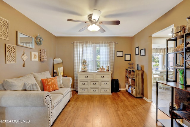 living area with light hardwood / wood-style flooring and ceiling fan