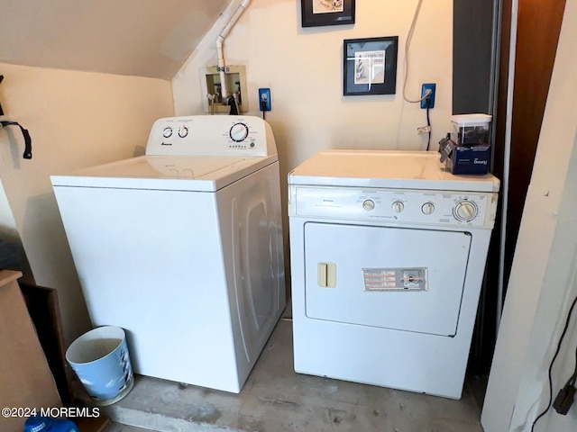 laundry room with washing machine and dryer