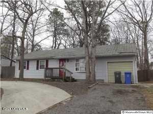 single story home featuring a garage