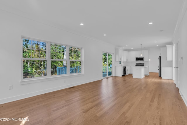 unfurnished living room featuring light wood-type flooring, visible vents, baseboards, and recessed lighting