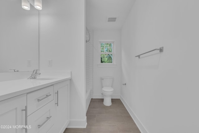 bathroom with toilet, vanity, visible vents, baseboards, and shower / bathing tub combination