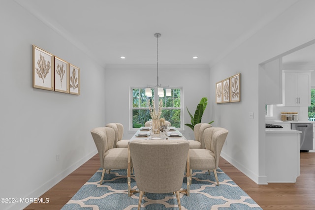 dining room featuring ornamental molding, recessed lighting, baseboards, and wood finished floors