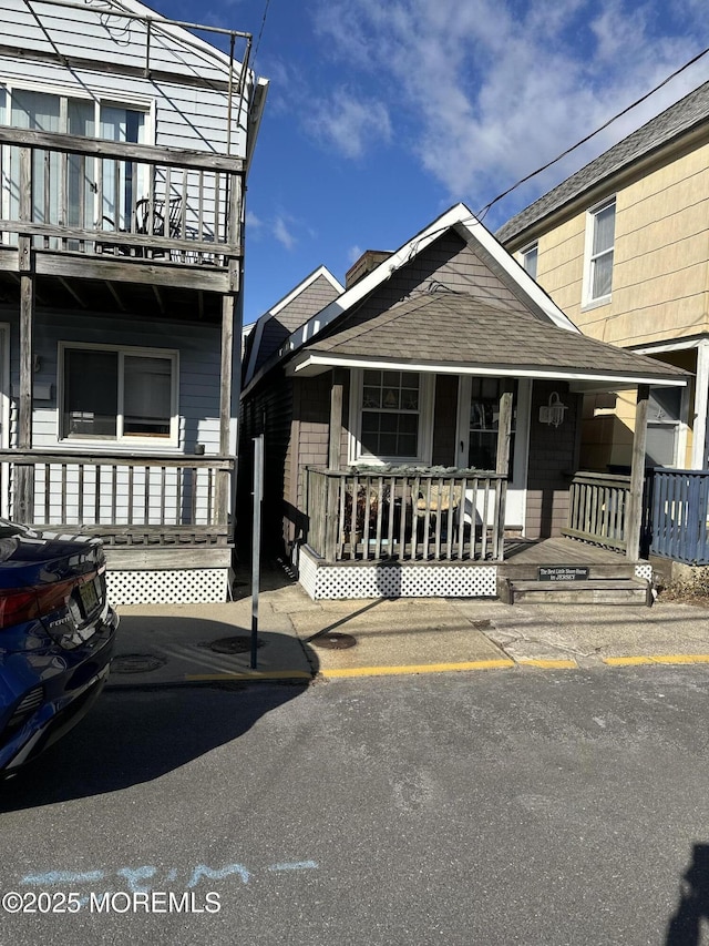 view of front of house with covered porch