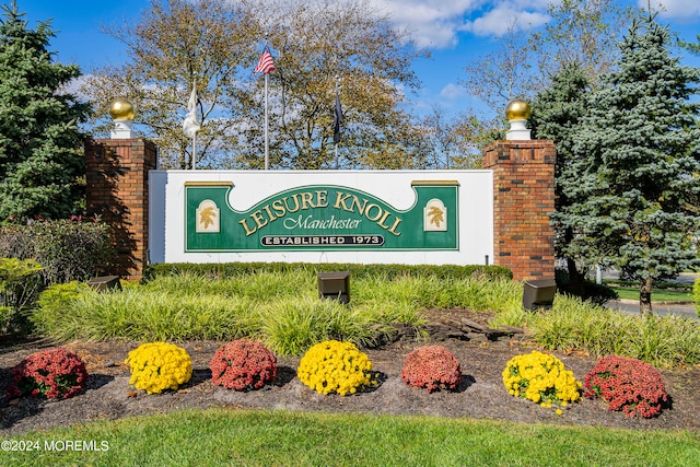 view of community / neighborhood sign