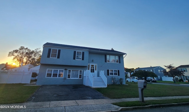 view of front facade with a lawn