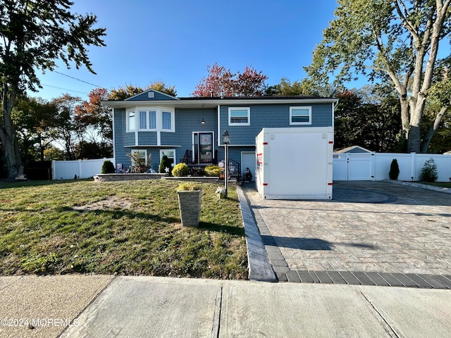 split foyer home featuring a front lawn