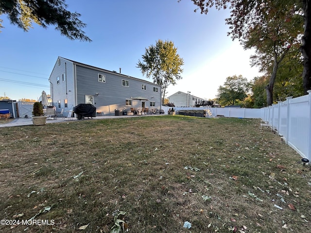 view of yard featuring a patio area