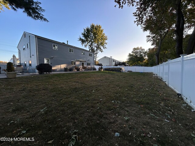 view of yard with a patio area