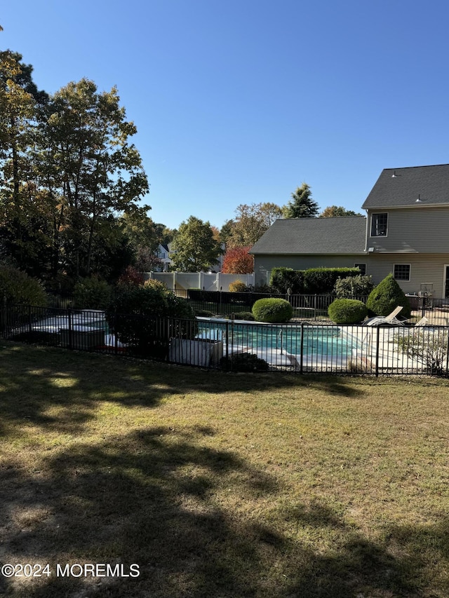 view of yard featuring a fenced in pool