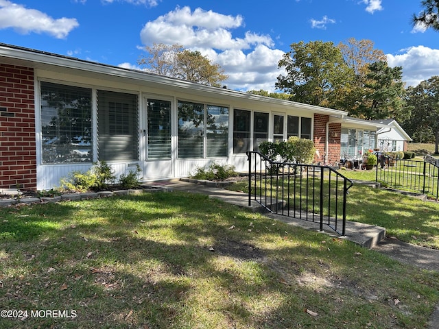 view of front of home with a front lawn