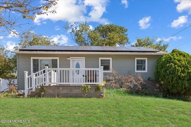 view of front of house with a front lawn